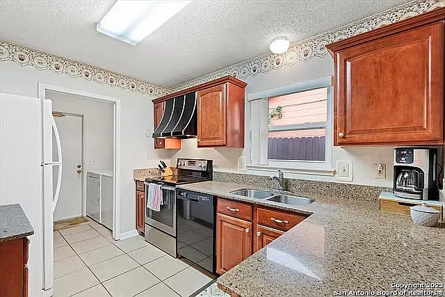 7641 Antique Oak St — Photo 18
