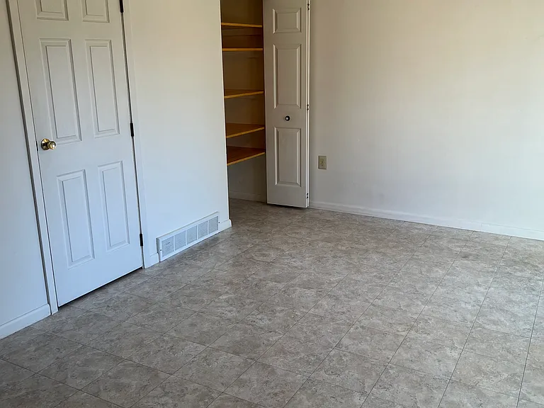 515 Greenfield Ln #B — Photo 19