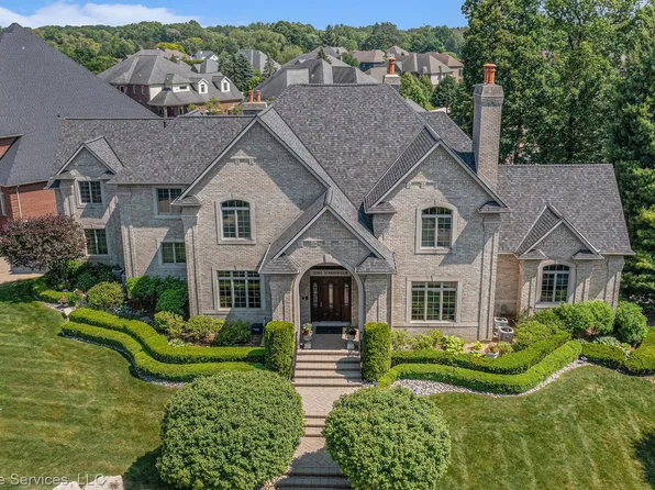 11384 Scarborough Dr, Shelby Township, MI 48315