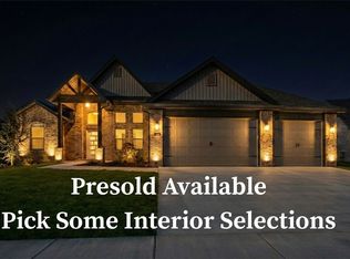 1400 Greyback Ln, Centerton, AR 72719