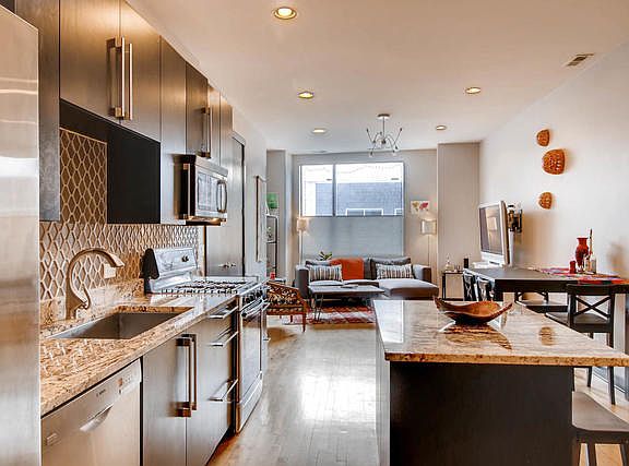 3rd image of 2130 W North Ave APT 204