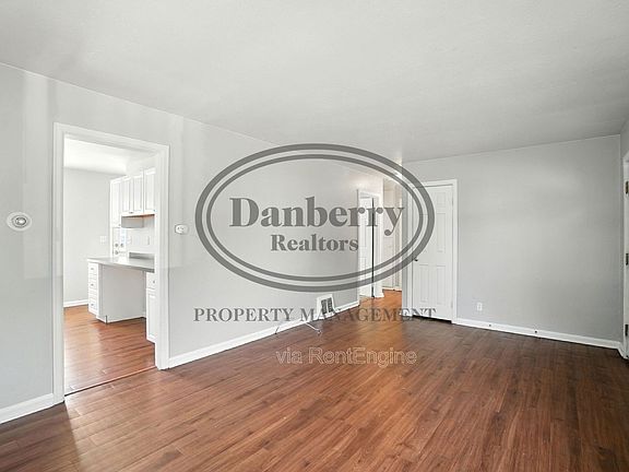4th image of 1126 Searles Rd
