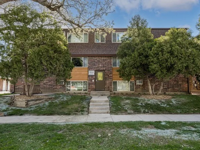 Dodge Street Apartments — Photo 1