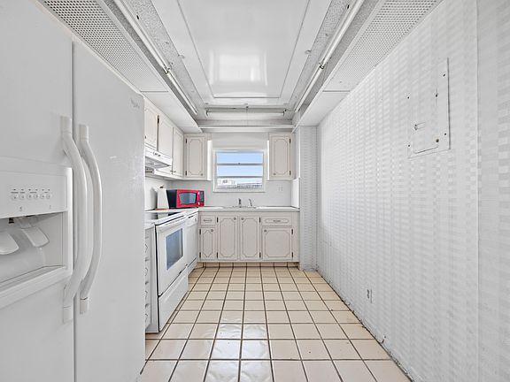 5th image of 137 Golden Isles Drive #806
