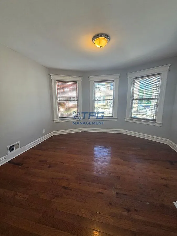 Spacious 3BR in Upper Vailsburg | Private Parking | W/D Hookup | Great Natural Light — Photo 1