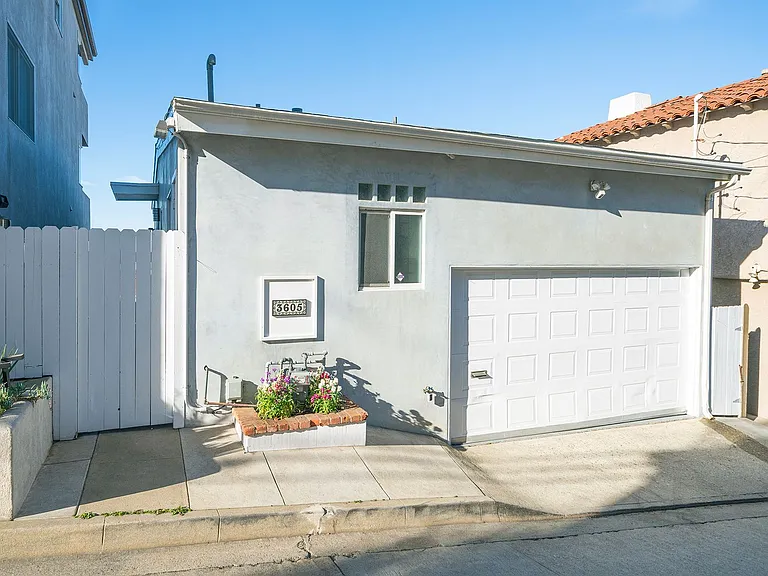 3605 Crest Dr — Photo 1