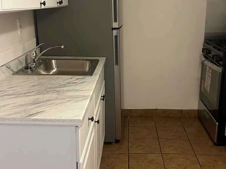 Clover Pl — Photo 1