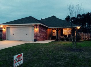 34 Hawthorne Dr, Hattiesburg, MS 39402