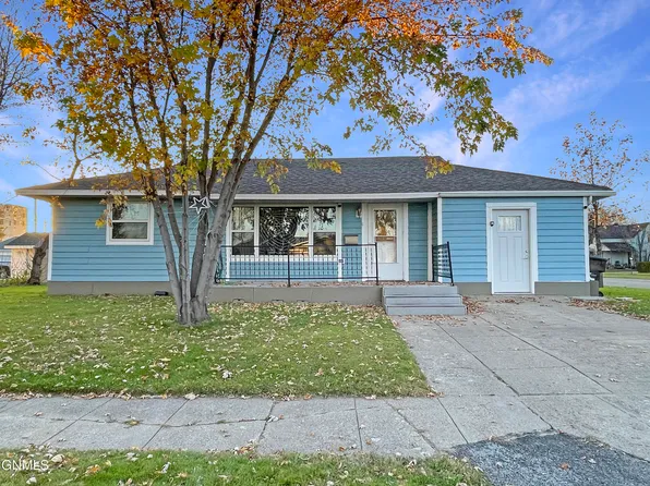 281 10th Ave N, Carrington, ND 58421