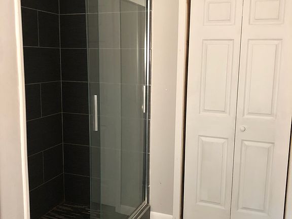 3rd image of 105 Valley View Dr