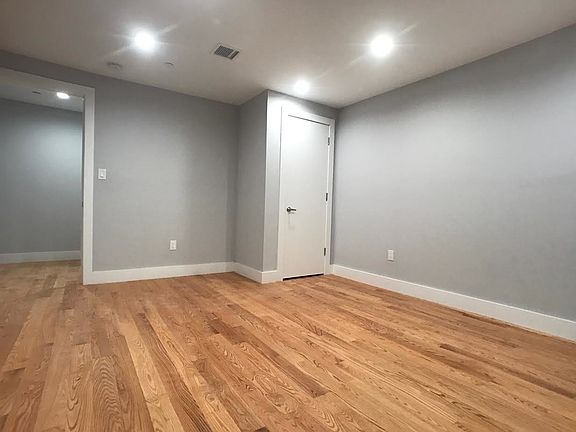 4th image of 271 Clifton Pl #A1