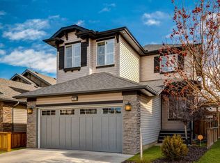 167 W New Brighton Close SE, Calgary, AB T2Z 0E4