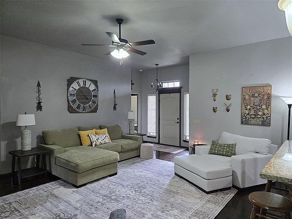 3rd image of 8901 SW 36th St