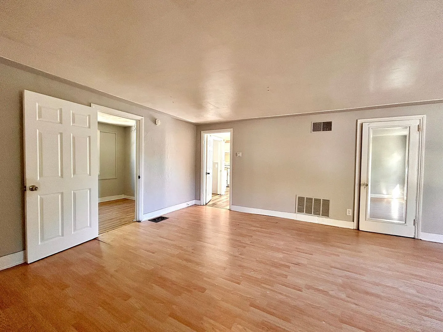 2 bed, 1.0 bath, $825 — Photo 2