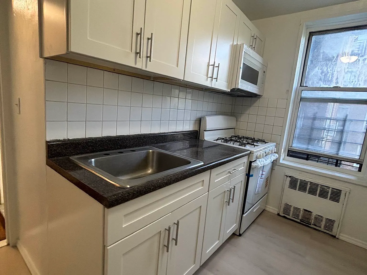 6555 Broadway — Photo 2