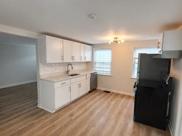 Pleasant Valley Shopping Center Residential, 1 Maggiacomo Ln #4, Pleasant Valley, NY 12569