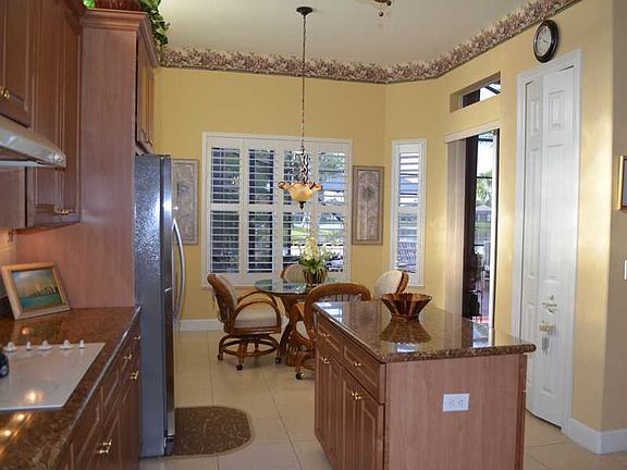 5th image of 1372 W Island Club Sq