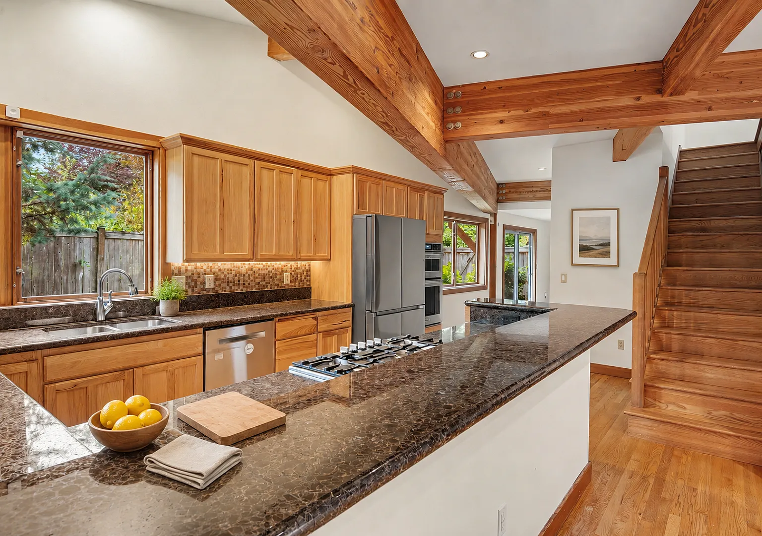 Gorgeous Corner-Lot Home in Lake Forest Park — Photo 3