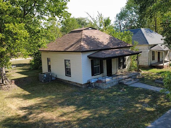 3rd image of 922 Wisconsin St