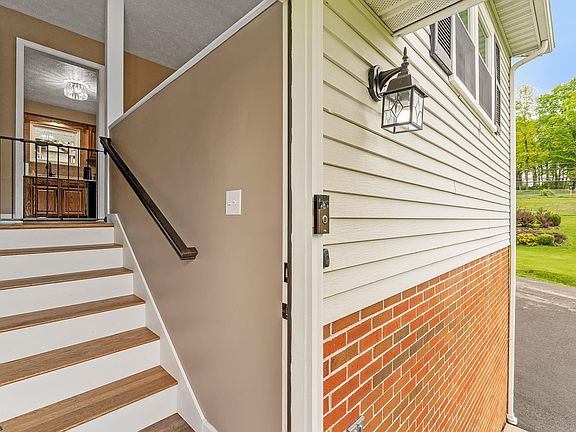 3rd image of 2299 Meadows Dr