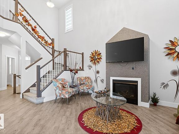 3rd image of 7942 Erasmus Cres NW