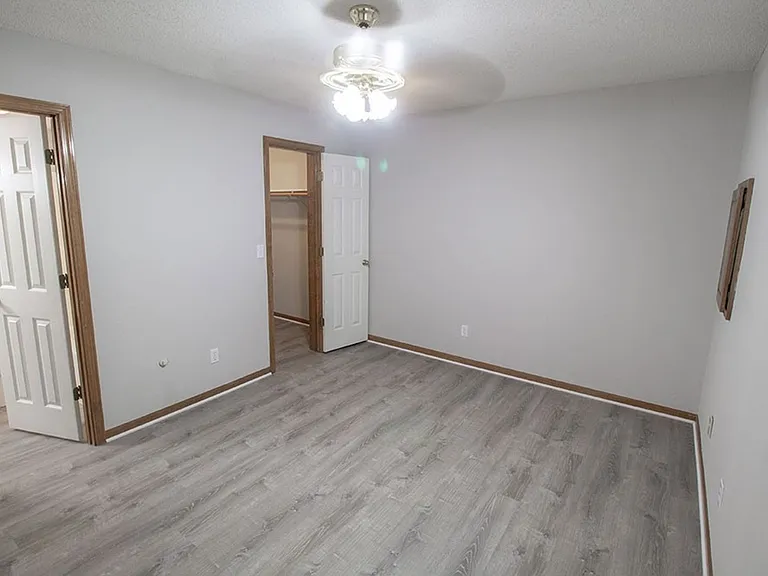 1316 Valley Creek Ln — Photo 12