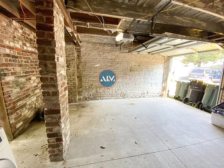 208 E Taylor St — Photo 55