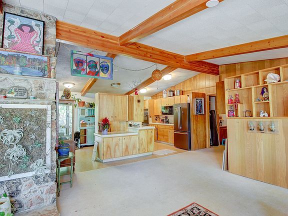 4th image of 135 N Gros Ventre St