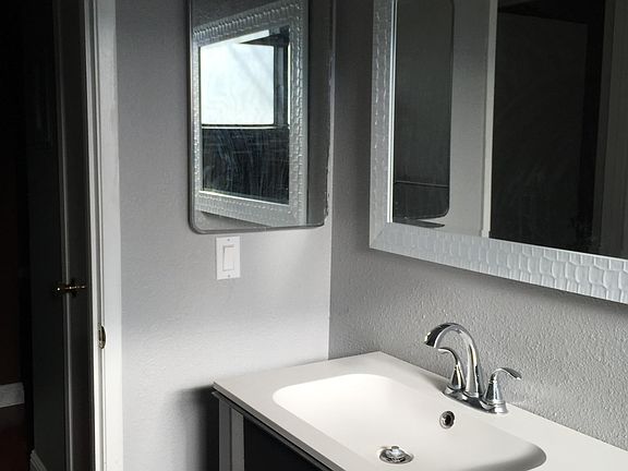 4th image of 2420 Oxford Way APT 40