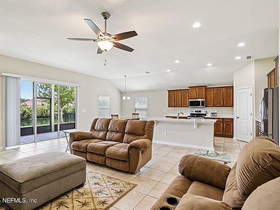 5th image of 15813 PINYON Lane