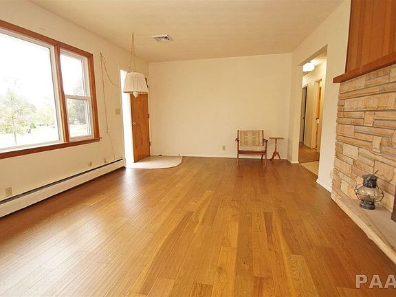 5th image of 1044 E Brookview Ln