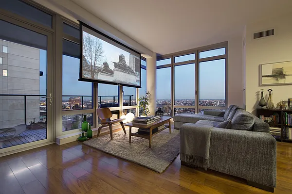 Rented by Compass | media 28