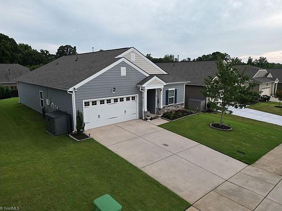 3rd image of 179 Willow Valley Dr