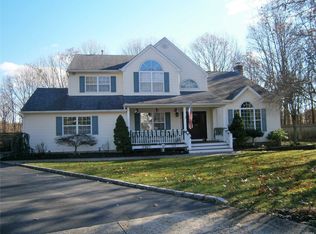 10 Turnberry St, East Setauket, NY 11733