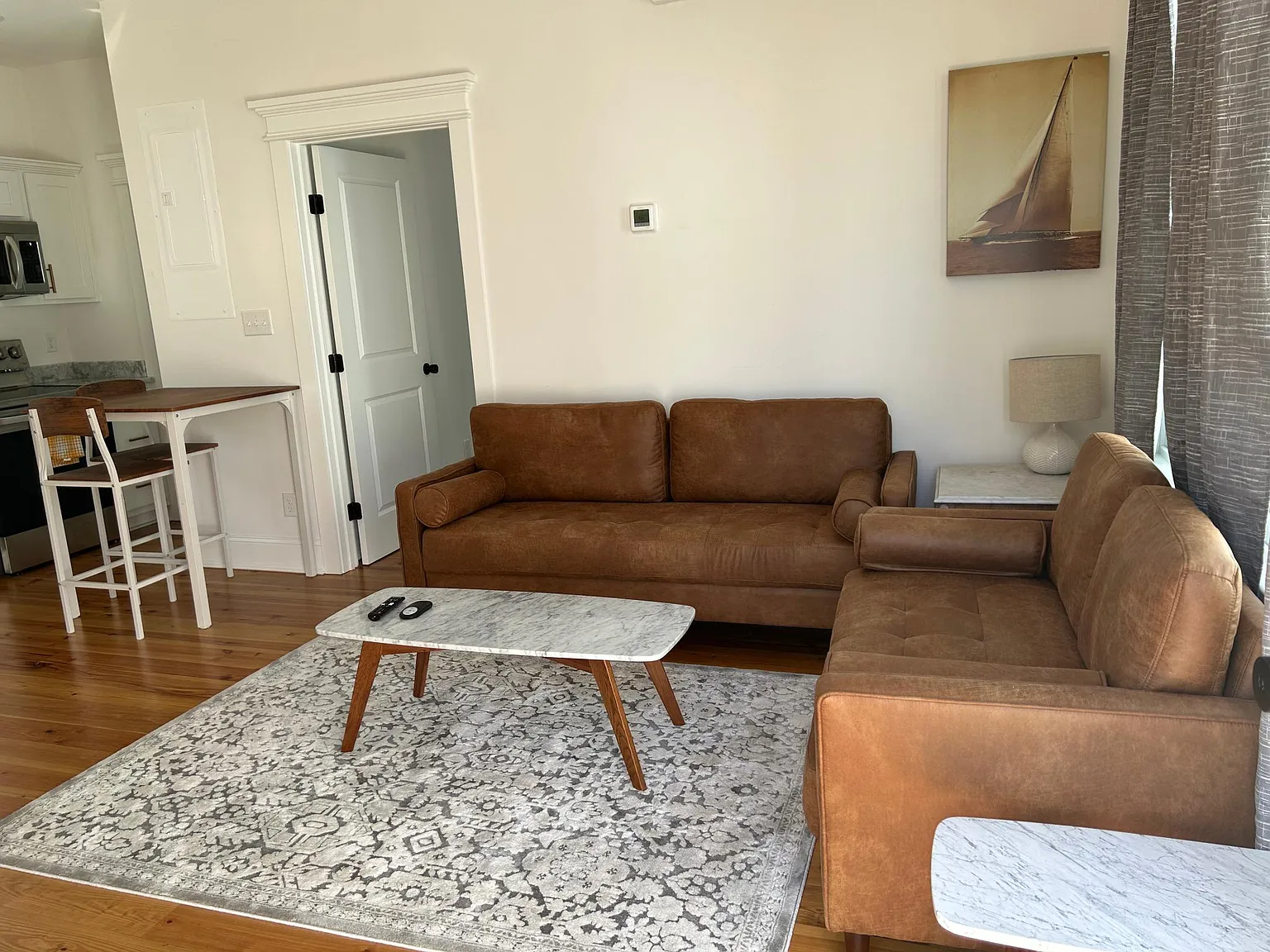 1 bed, 700 sqft, $2,000 — Photo 2