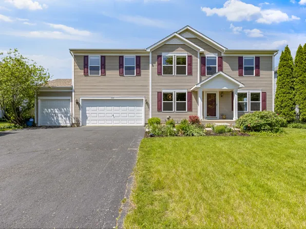 308 Briarwood Dr, Poplar Grove, IL 61065