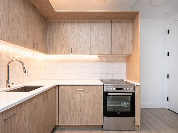 4th image of 649 Hart St #1C