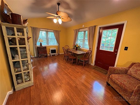 3rd image of 51 Pepperidge Lane