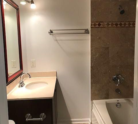 5th image of 3654 N Marshfield Ave #1