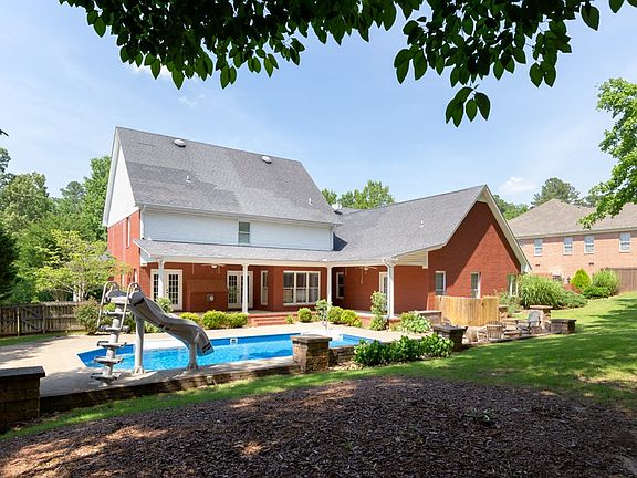 5th image of 221 Harrington Ln