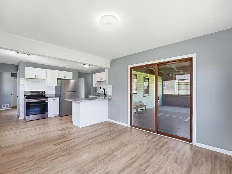 1697 Rose Pl — Photo 9