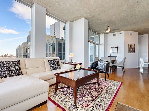 4th image of 700 N Larrabee St APT 1501