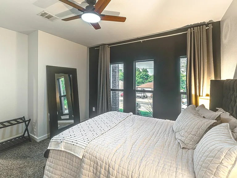 414 Avenue E — Photo 14