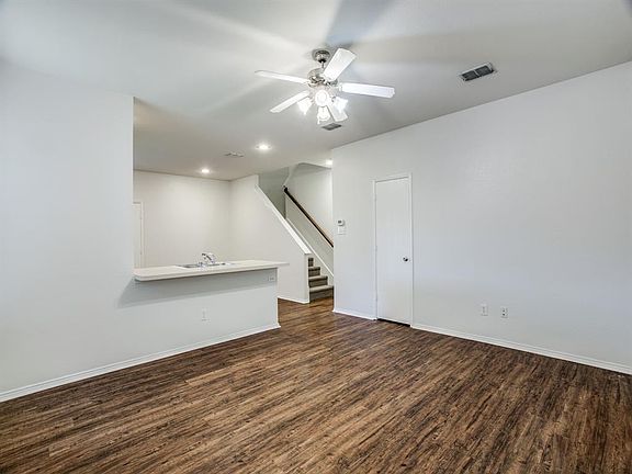 5th image of 906 Jamie Dr