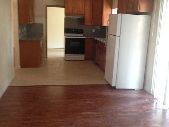 4th image of 655 Glenview Ct
