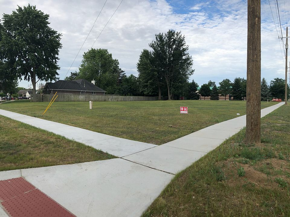 2nd image of 15370 15 Mile Rd