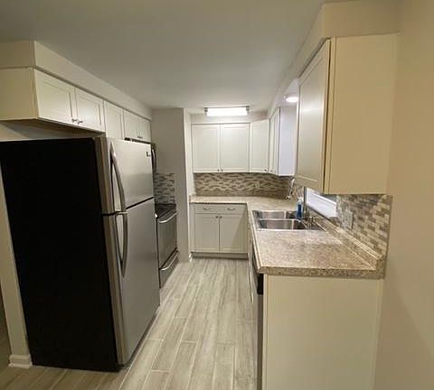 4th image of 428 Brighton Ave