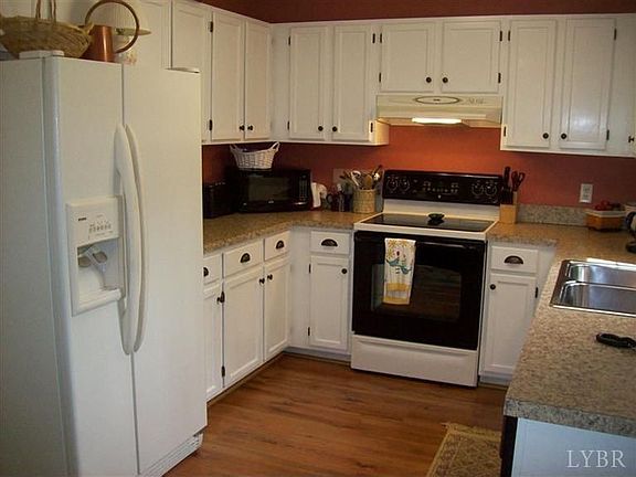 5th image of 300 Jefferson Woods Dr