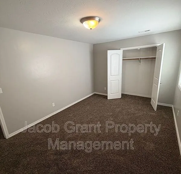 2825 N Sunlight Dr — Photo 12