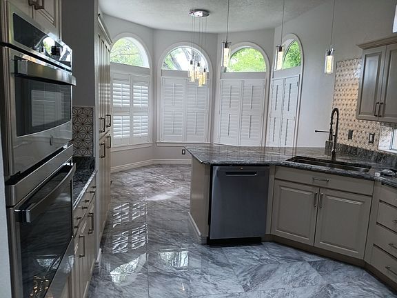 4th image of 6604 Glen Oak NE